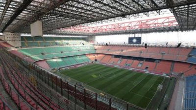 Igrači, sudije i kamermani,ostali stop