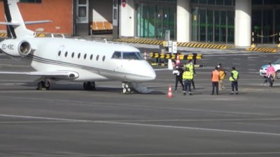 Avion sletio, nema Ronalda