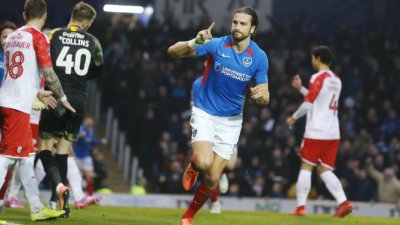 Igrač Portsmuta pomže starijim