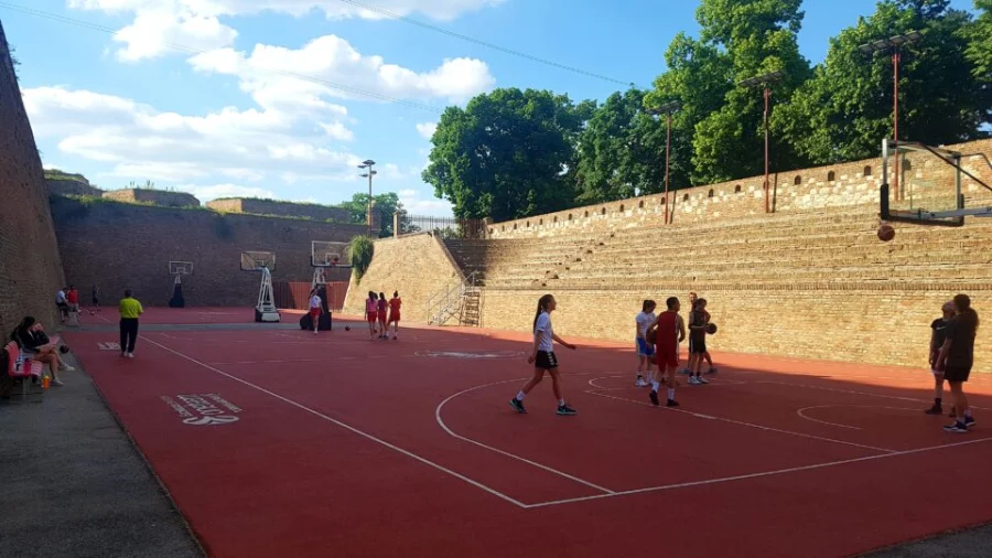 Povratak na Mali Kalemegdan, Prva ženska liga Srbije