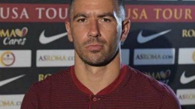 Sa terena u fotelju?