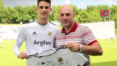 Mirosavljević uručio poklon Tediću za oproštaj od Čukaričkog, Linglong  Superliga Srbije