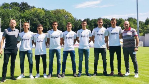 U Čukaričkom sedmorica igrača potpisala profesionalne ugovore, a četvorica stipendijske, Linglong Superliga Srbije