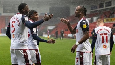 Prva pobeda Boltona, spektakl u Kolčesteru