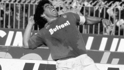Napulj tuguje za Maradonom
