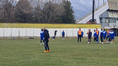 Puača, Martać i Savić na terenu i "telefonski" pripremaju fudbalere Radničkog da zaustave "zahuktale traktoriste", Prva liga Srbije