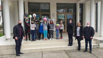 Nove lopte i rekviziti za trsteničke škole