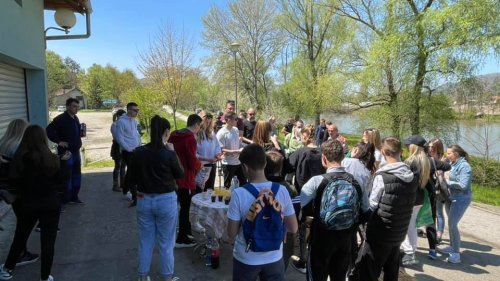 Ekološka akcija mladih volontera na obali Zapadne Morave u Trsteniku