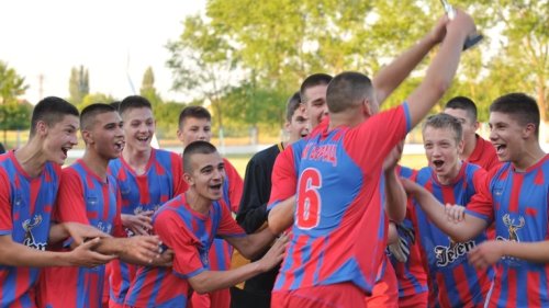 3 boda za zelenim stolom, kadetima uručen pehar, PFL Zrenjanin