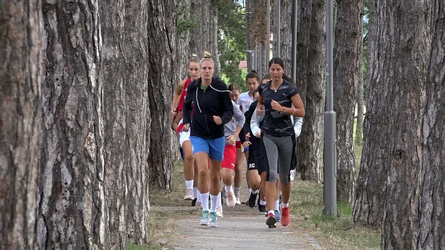 "Malene" vrebaju trofeje, Prva ženska liga Srbije