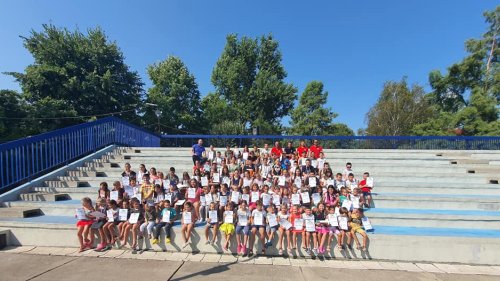 Deca uspešno završila obuku plivanja na gradskom bazenu