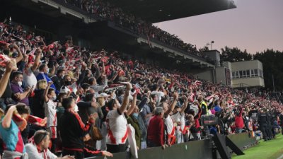 Falkao srušio Barsu i presudio Kumanu