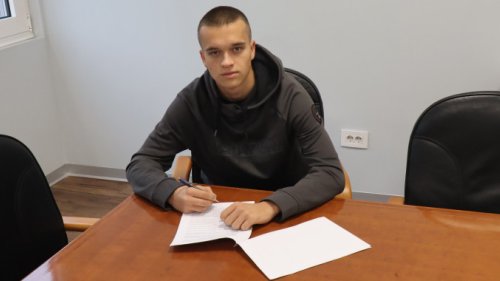 Mihailo Madžarević potpisao stipendijski ugovor sa Čukaričkim, Linglong Superliga Srbije