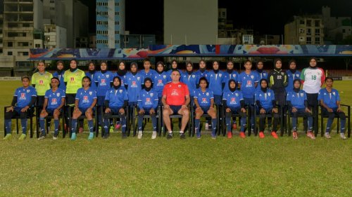 Davor Berber živi u raju Maldiva i uči devojke fudbalu