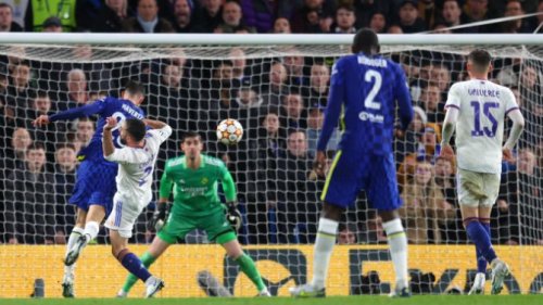 Benzema het-trikom bacio šampione na koljena, Viljareal šokirao Bajerna