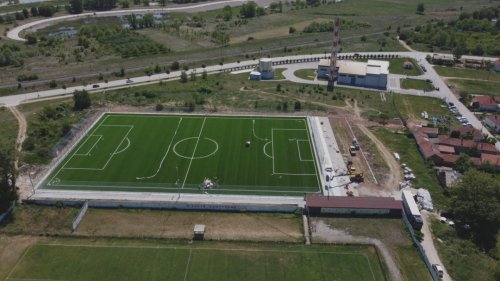 Finalni radovi na izgradnji terena sa veštačkom travom u Pirotu, Srpska liga Istok