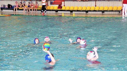 Vaterpolistkinje i vaterpolisti PVK Bečej 2006. godište na sceni