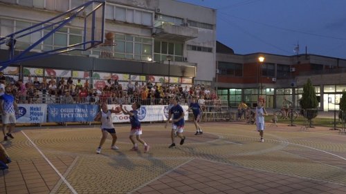 Počeo tradicionalni turnir 3x3 na Omladinskom trgu u Trsteniku