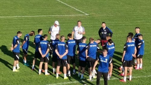 Fudbaleri Tutina predvođeni trenerom Kenanom Kolašincem na pripremama u Sjenici, Srpska liga Zapad