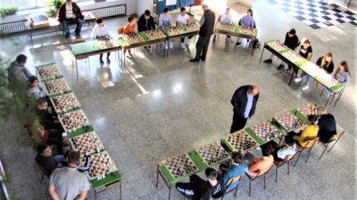 Alternativnom simultankom propaganda šaha među mladim Bečejcima