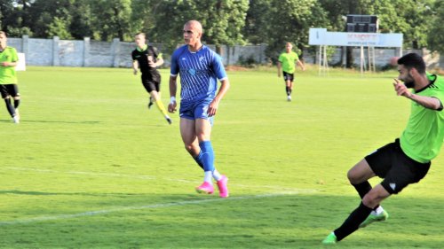 Bečejci se "petardom" u svojoj mreži oprostili od navijača, Srpska liga Vojvodina
