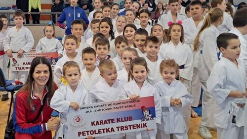 Veliki uspeh mladih trsteničkih karatista u Aleksandrovcu