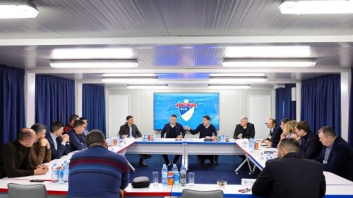 Održan sastanak generalnog sekretara FSS, Branka Radujka, sa predstavnicima šest klubova Super i Prve lige Srbije i predsednikom i generalnim sekretarom FSB