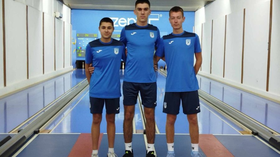 Novobečejski kadeti čuvaj tron