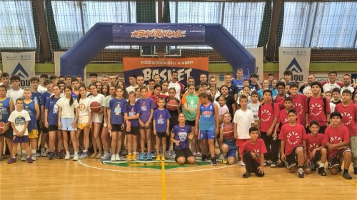 Strahinja Stojačić otvorio košarkaški kamp u Novom Bečeju