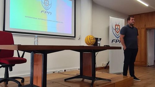 Stevanović iz bazena pred katedru