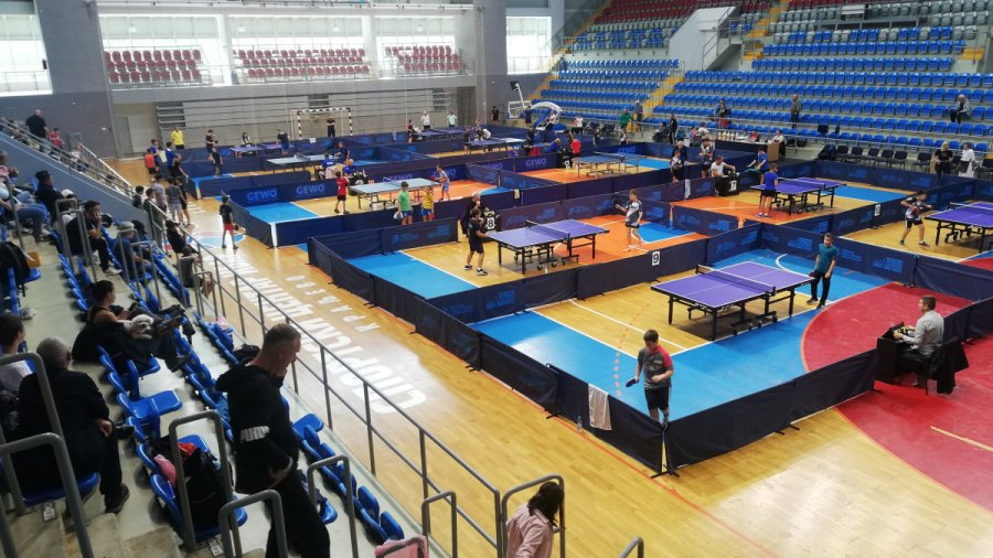 Spin art ugostio majstore zelenog stola