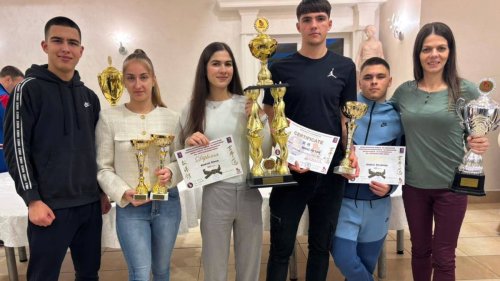 Karatisti Prve petoletke briljirali na kampu Ravni Gaj i proglašenju najboljih