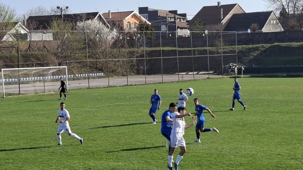 Brodarac se nasukao u Surčinu, Srpska liga Beograd