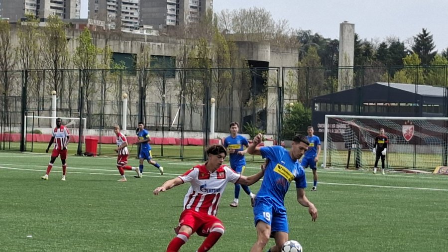 Omladinci Zvezde, posle pobede nad Lučancima, stavili jednu ruku na šampionski pehar