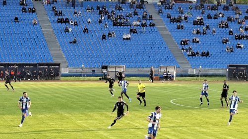 Na Karaburmi mreže mirovale, tresle se samo prečka i stativa
