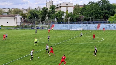 Težak poraz Radničkog, Prva iskra nemilosrdna u derbiju začelja