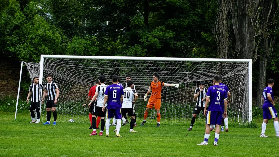 Potop u Boru: Radnički i Bor 1919 podelili bodove posle prekida pod provalom oblaka, Srpska liga Istok