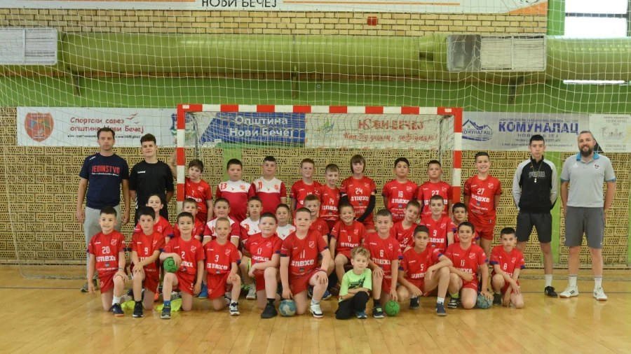 Novi Bečej u znaku najmlađih: Mini-rukomet okupio buduće rukometaše
