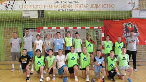 Žarko Šešum među mladim rukometašima: Posetio 6. kamp "Handball Friends" u Novom Bečeju